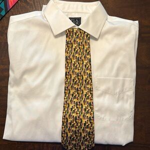 (040) Beautiful men’s tie by the cocktail collection. 100% silk. Beautiful tie!